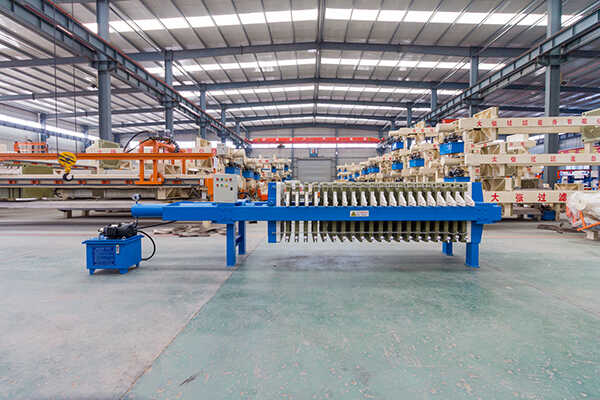 厢式压滤机(图6) 厢式压滤机(图6)